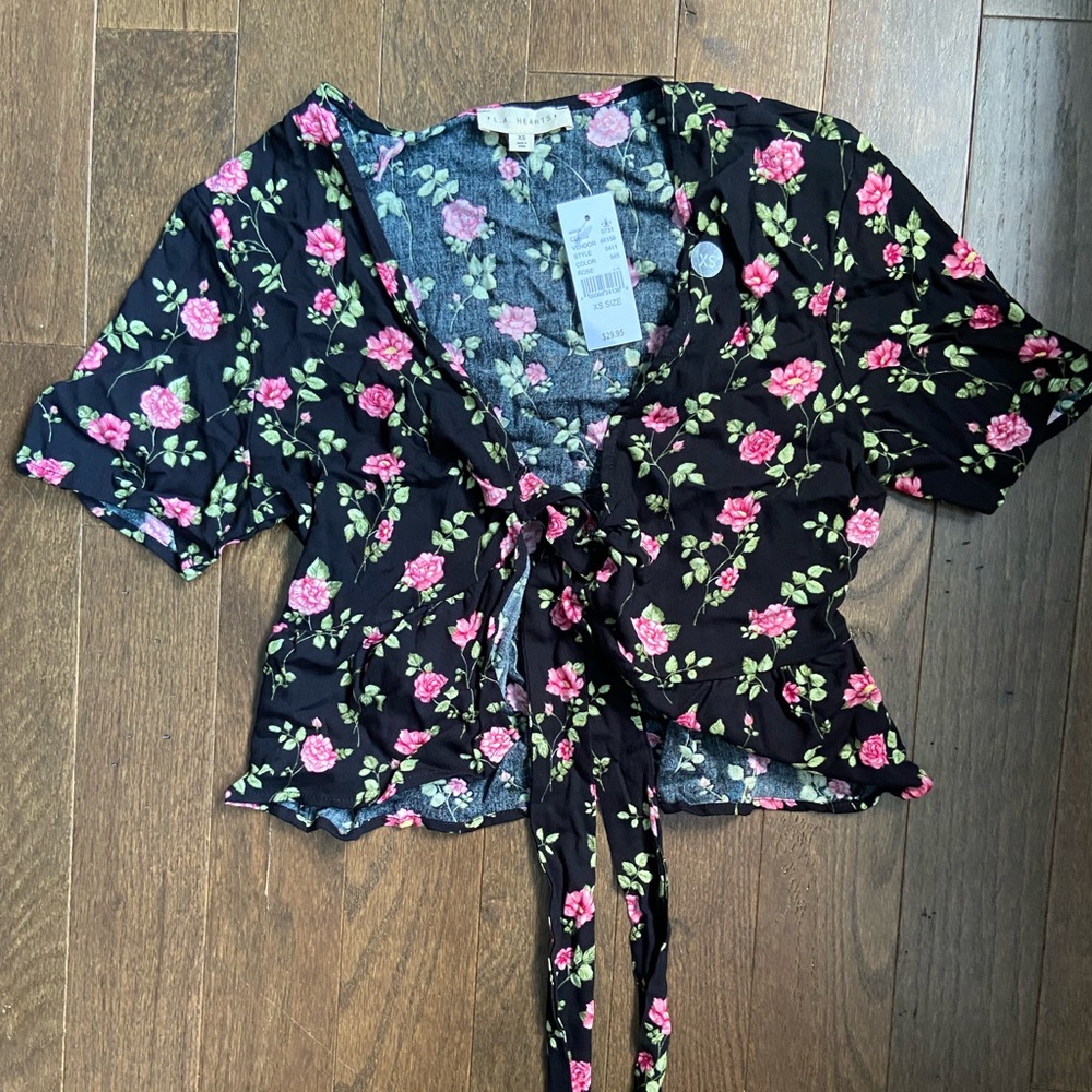 la hearts tie front top